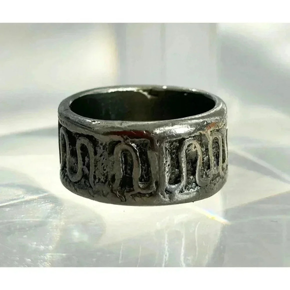 Vintage Silver Toned Wavy Band Style Unisex Ring - Size 5.5 - Picture 1 of 7